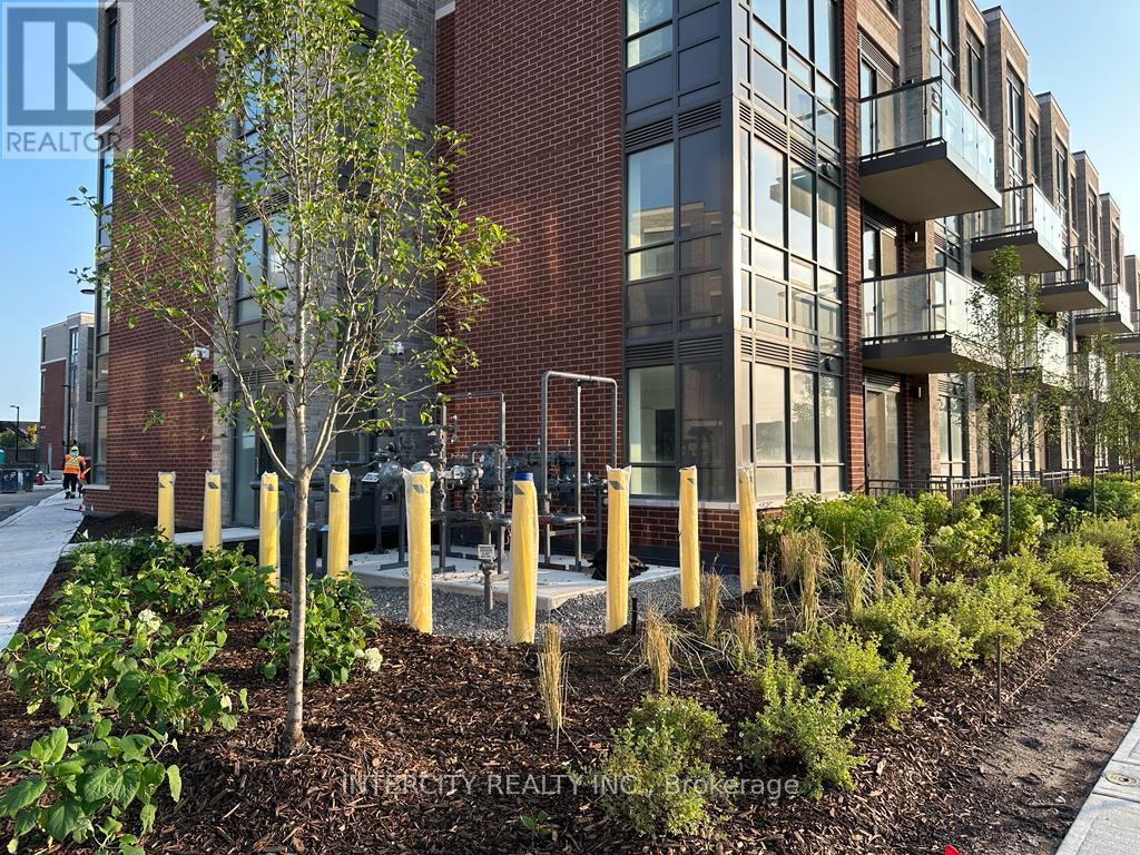 138 - 85 Attmar Drive, Brampton, Ontario  L6P 0Y6 - Photo 3 - W13641766