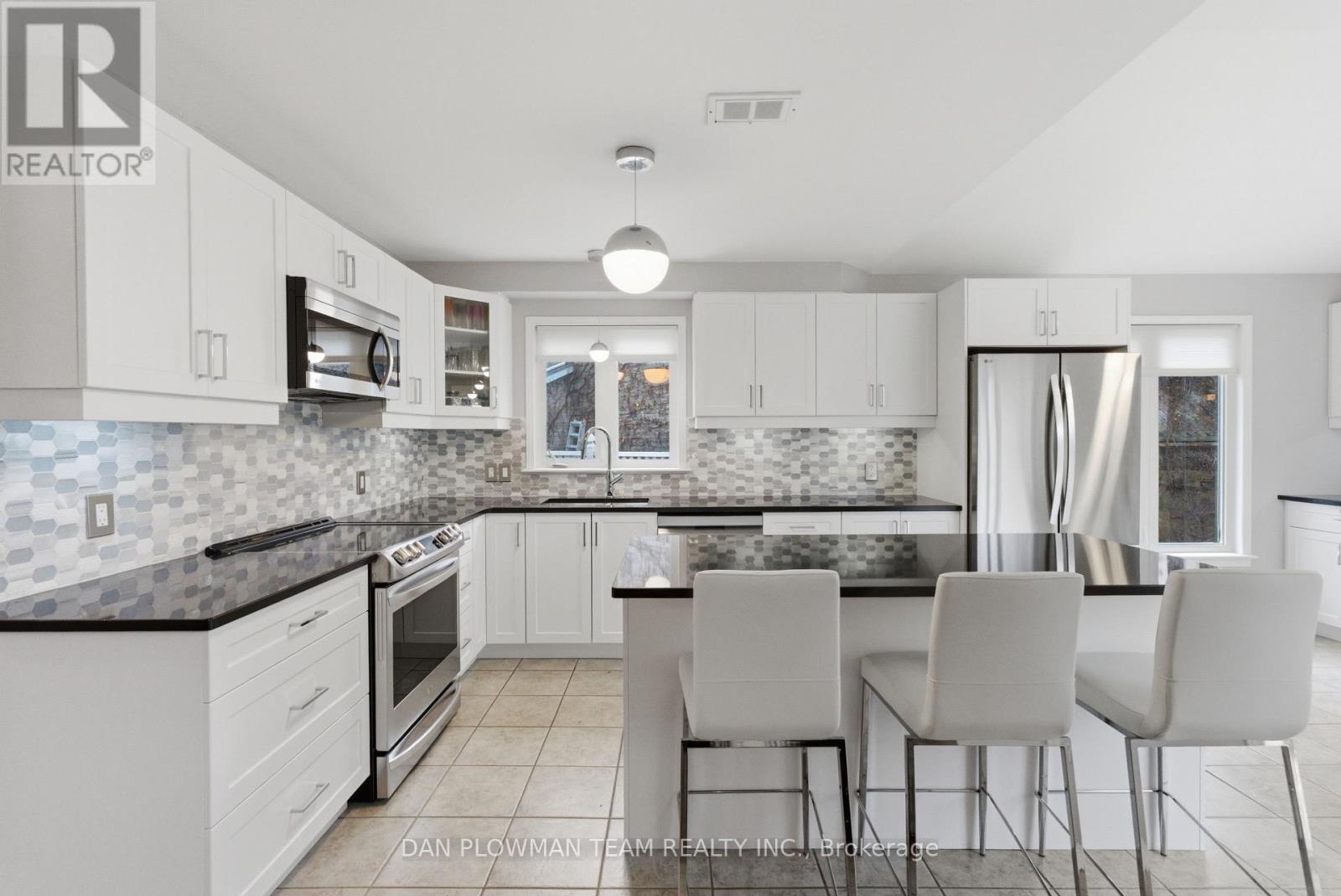 28 Bayshore Drive, Loyalist, Ontario  K0H 1G0 - Photo 10 - X13641544