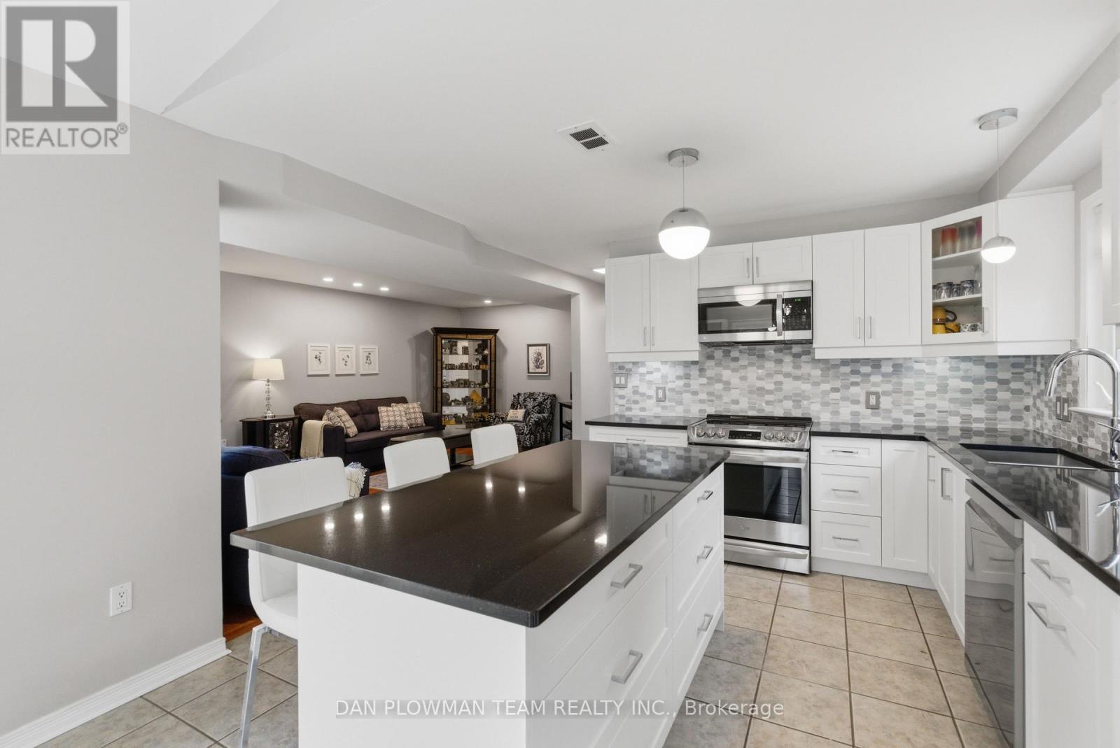 28 Bayshore Drive, Loyalist, Ontario  K0H 1G0 - Photo 12 - X13641544
