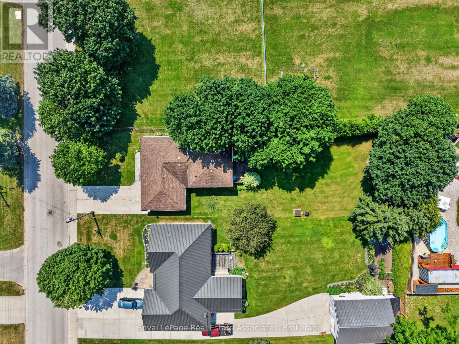304 Eliza Street, Wellington North, Ontario N0G 1A0 - Photo 2 - X13641564