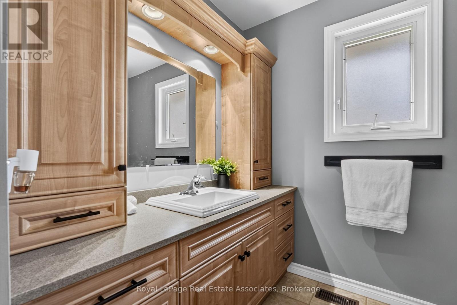 304 Eliza Street, Wellington North, Ontario N0G 1A0 - Photo 27 - X13641564