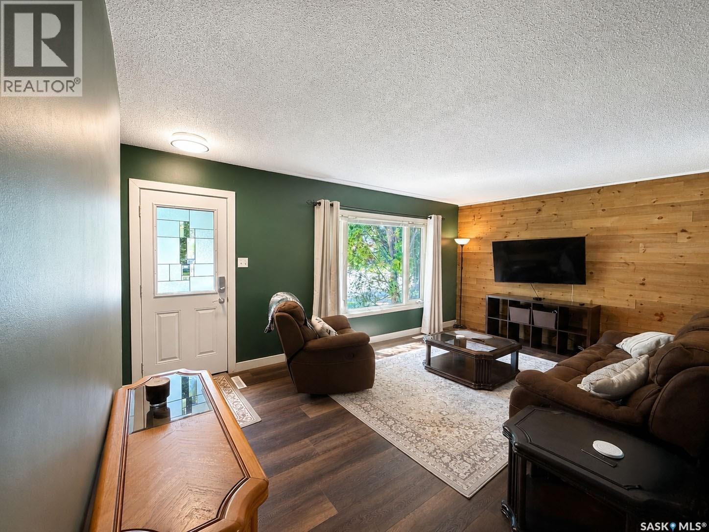 984 Bradshaw Place, Prince Albert, Saskatchewan  S6V 2P4 - Photo 3 - SK044226