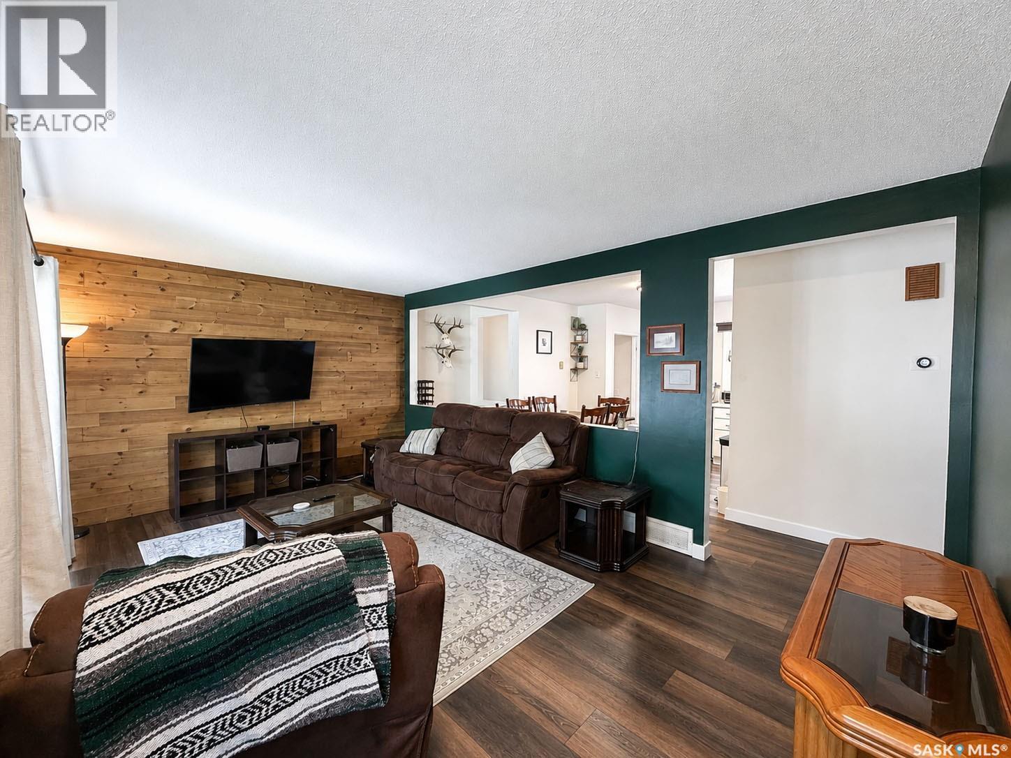 984 Bradshaw Place, Prince Albert, Saskatchewan  S6V 2P4 - Photo 4 - SK044226