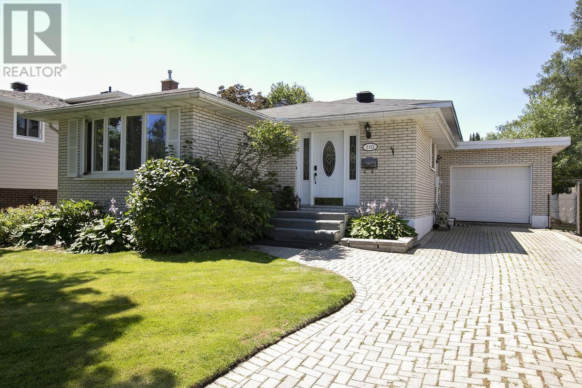 110 Country Club Pl, Sault Ste. Marie, Ontario P6A 6A3 - Photo 1 - SM262062