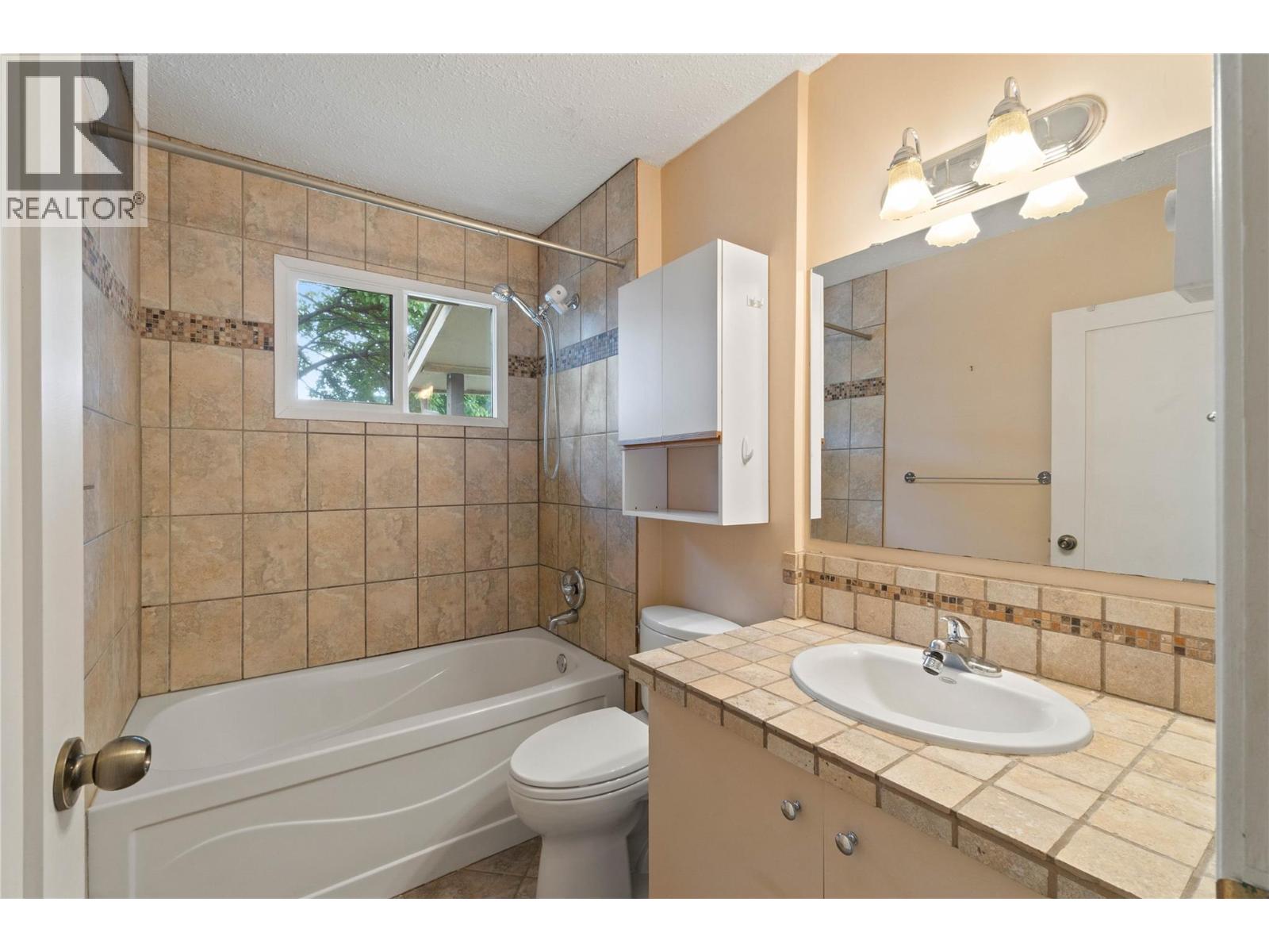 592 Munro Street, Kamloops, British Columbia  V2C 3E4 - Photo 12 - 10390455