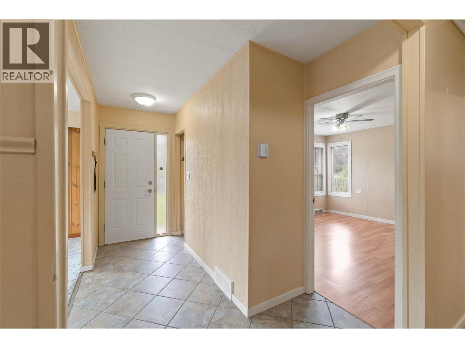 592 Munro Street, Kamloops, British Columbia  V2C 3E4 - Photo 2 - 10390455