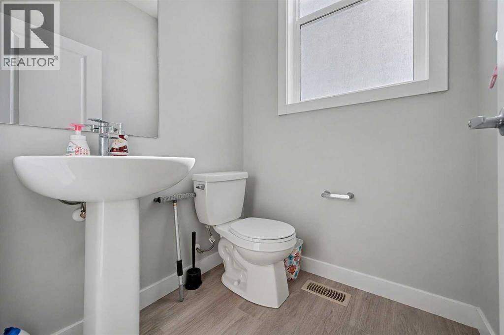 613 Sage Hill Grove NW, Calgary, Alberta  T3R 2A2 - Photo 8 - A2293427