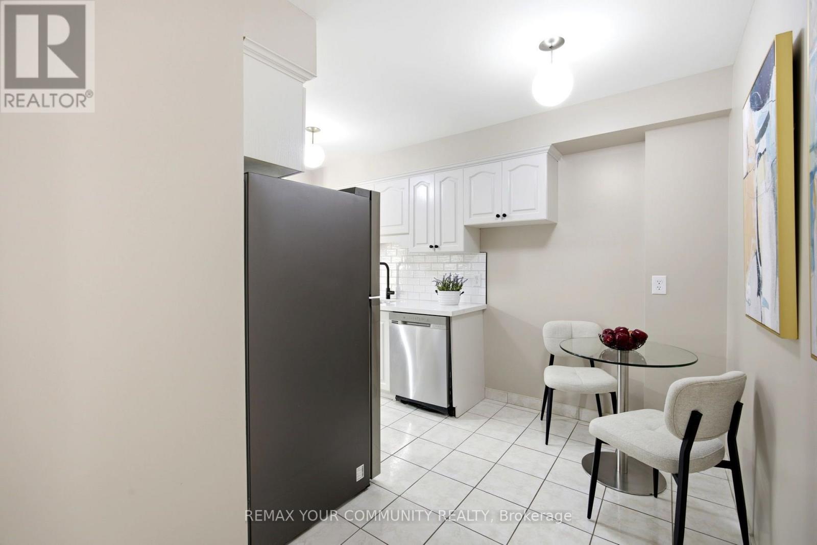 80 Dundalk Drive, Toronto, Ontario  L6S 3J5 - Photo 16 - E13641848