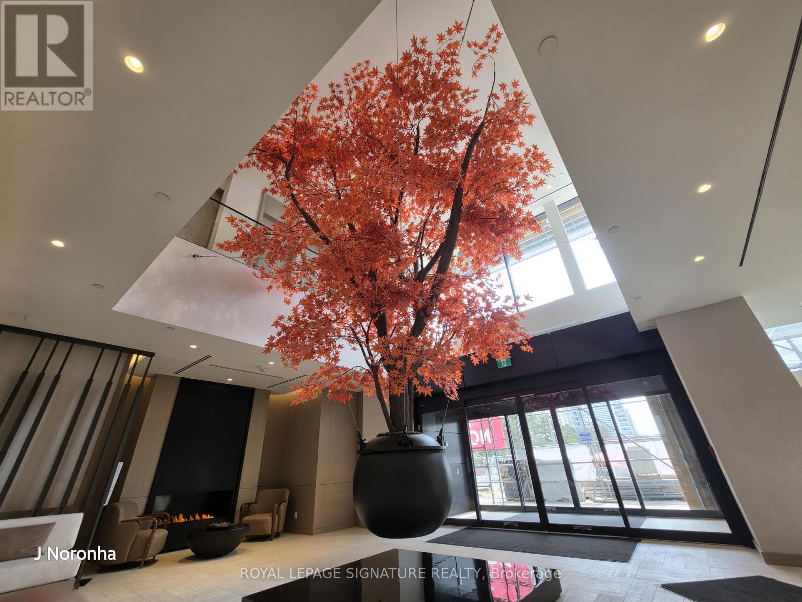 4803 - 4015 The Exchange NE, Mississauga, Ontario L5B 0N9 - Photo 2 - W13641788