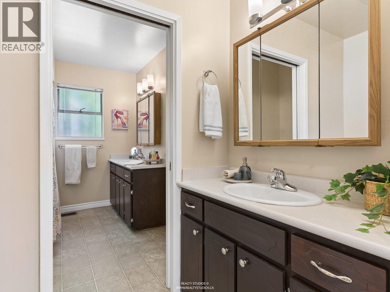 785 Regan Avenue, Coquitlam, British Columbia  V3J 3A7 - Photo 9 - R3152209