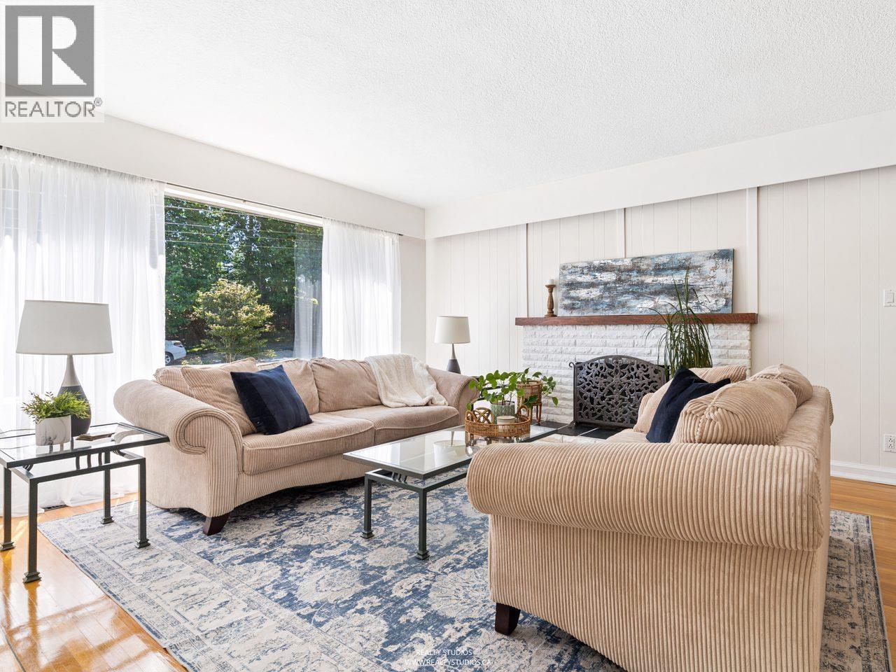 785 Regan Avenue, Coquitlam, British Columbia  V3J 3A7 - Photo 2 - R3152209