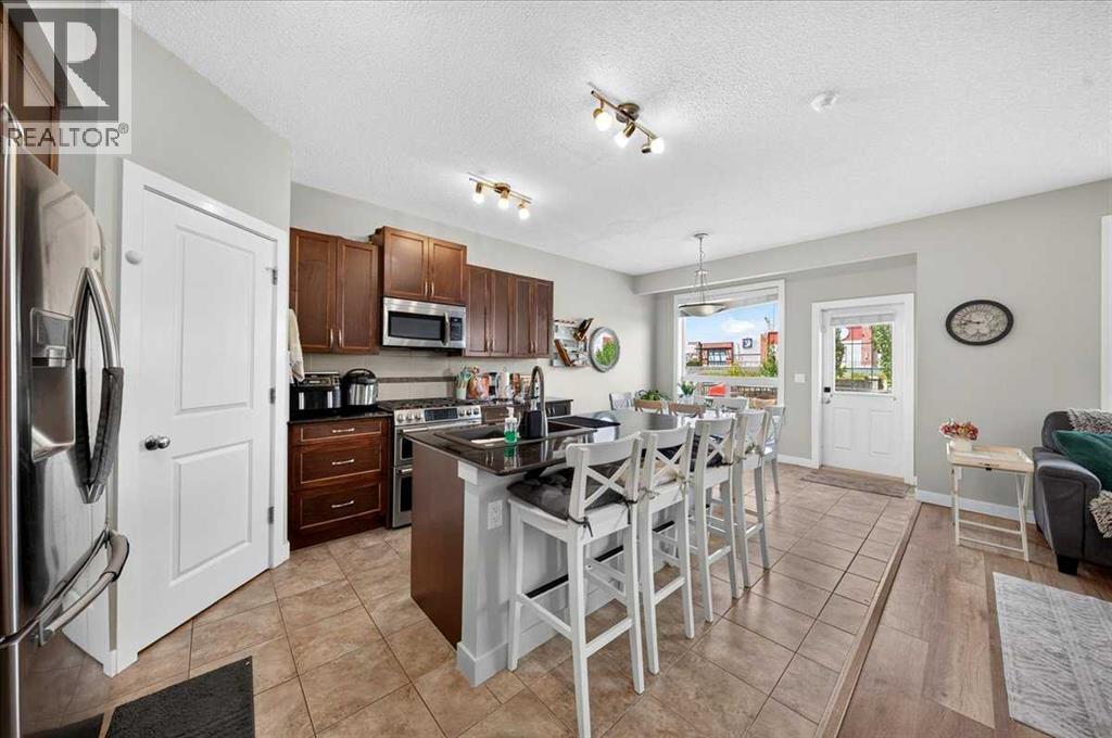 251 Hillcrest Circle SW, Airdrie, Alberta  T4B 0Y6 - Photo 4 - A2332329