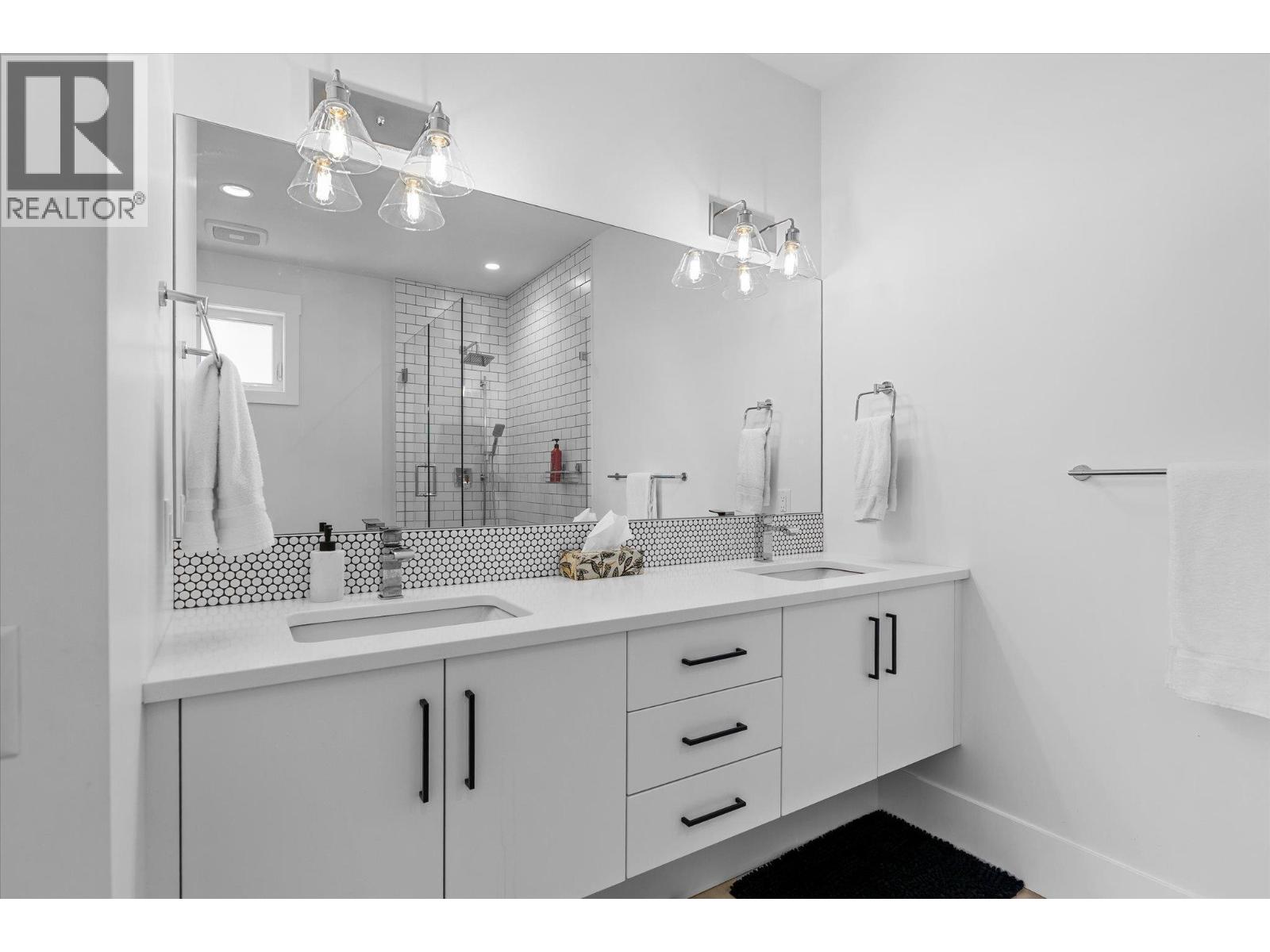 185 Diamond Way, Vernon, British Columbia  V1H 0A2 - Photo 25 - 10396877