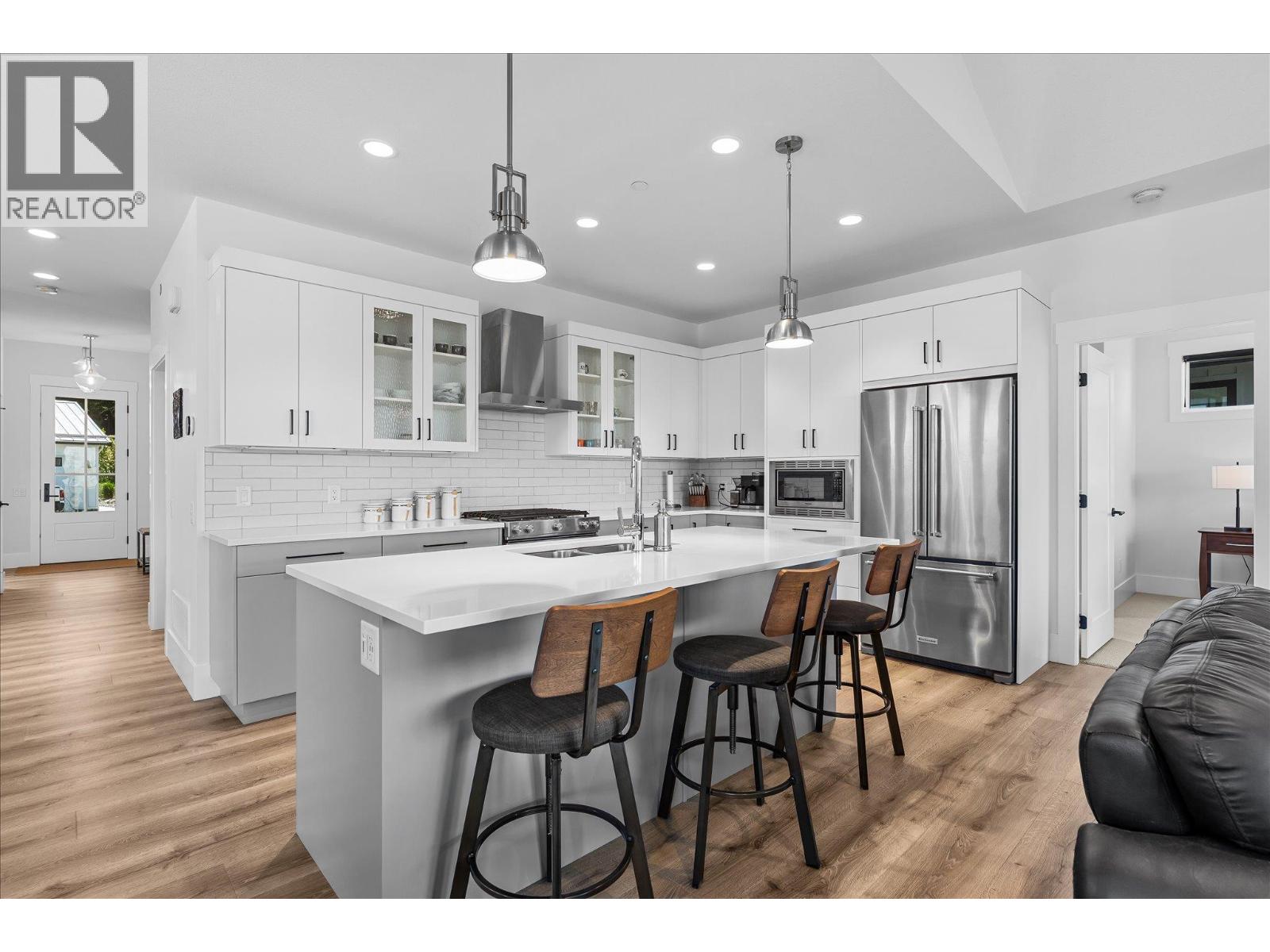 185 Diamond Way, Vernon, British Columbia  V1H 0A2 - Photo 4 - 10396877