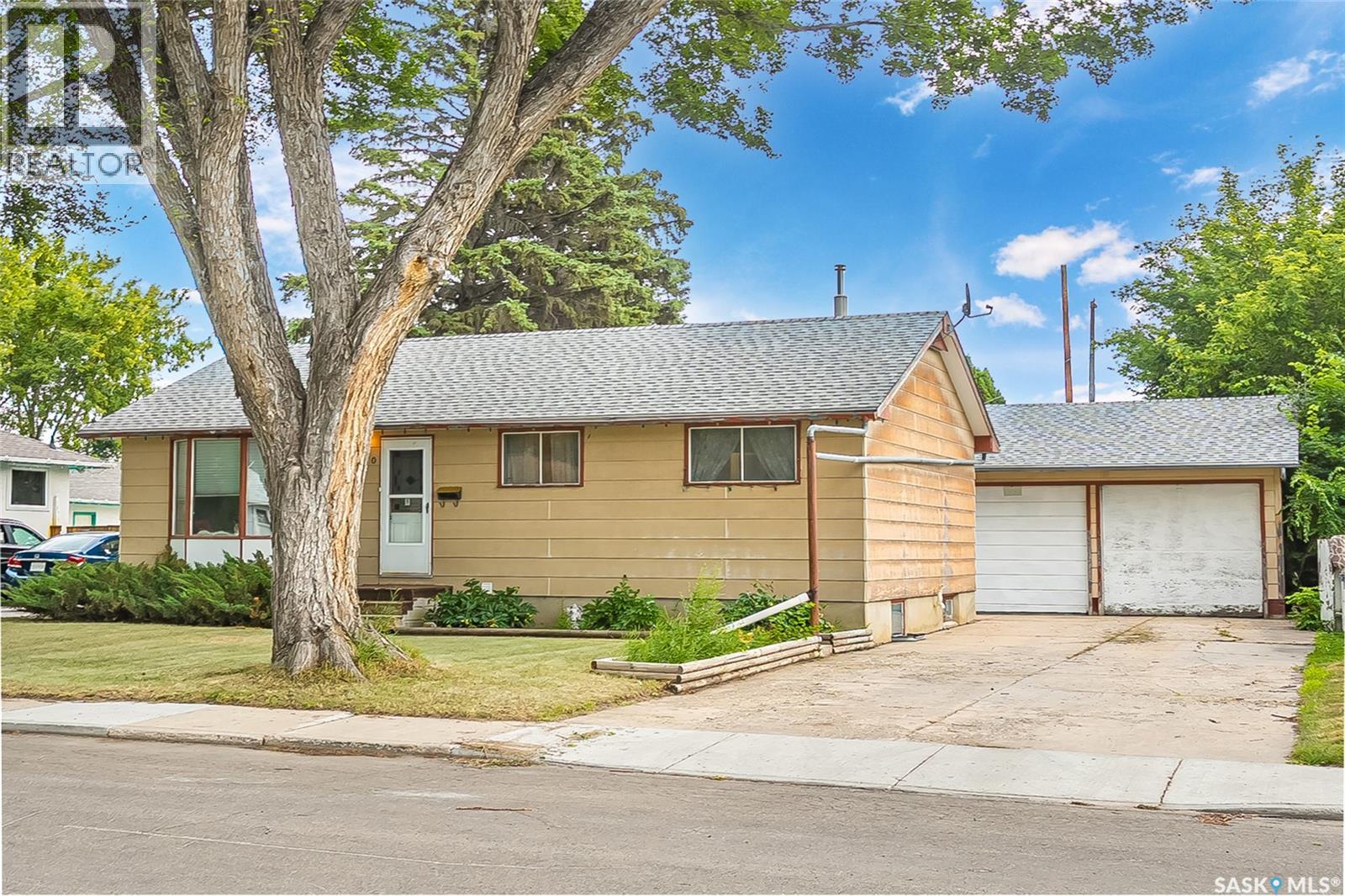 910 T AVENUE N, Saskatoon, Saskatchewan
