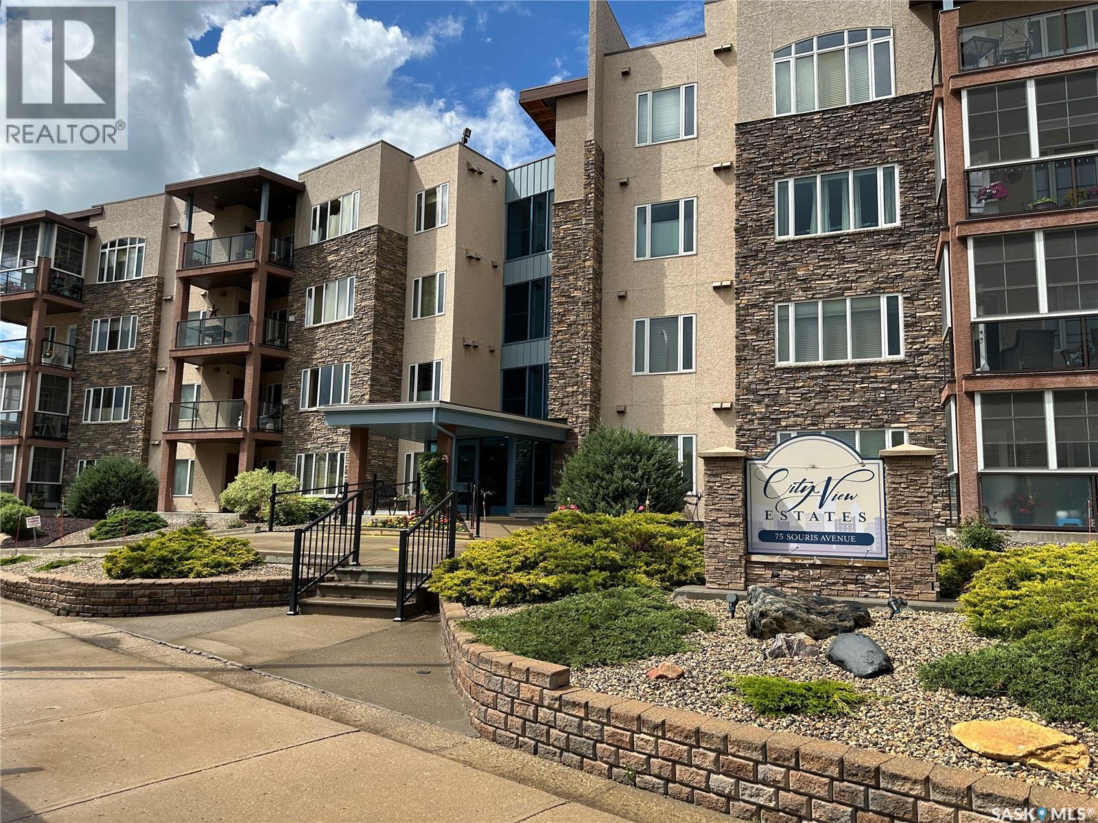 205 75 Souris Avenue, Weyburn, Saskatchewan  S4H 0C1 - Photo 1 - SK044626