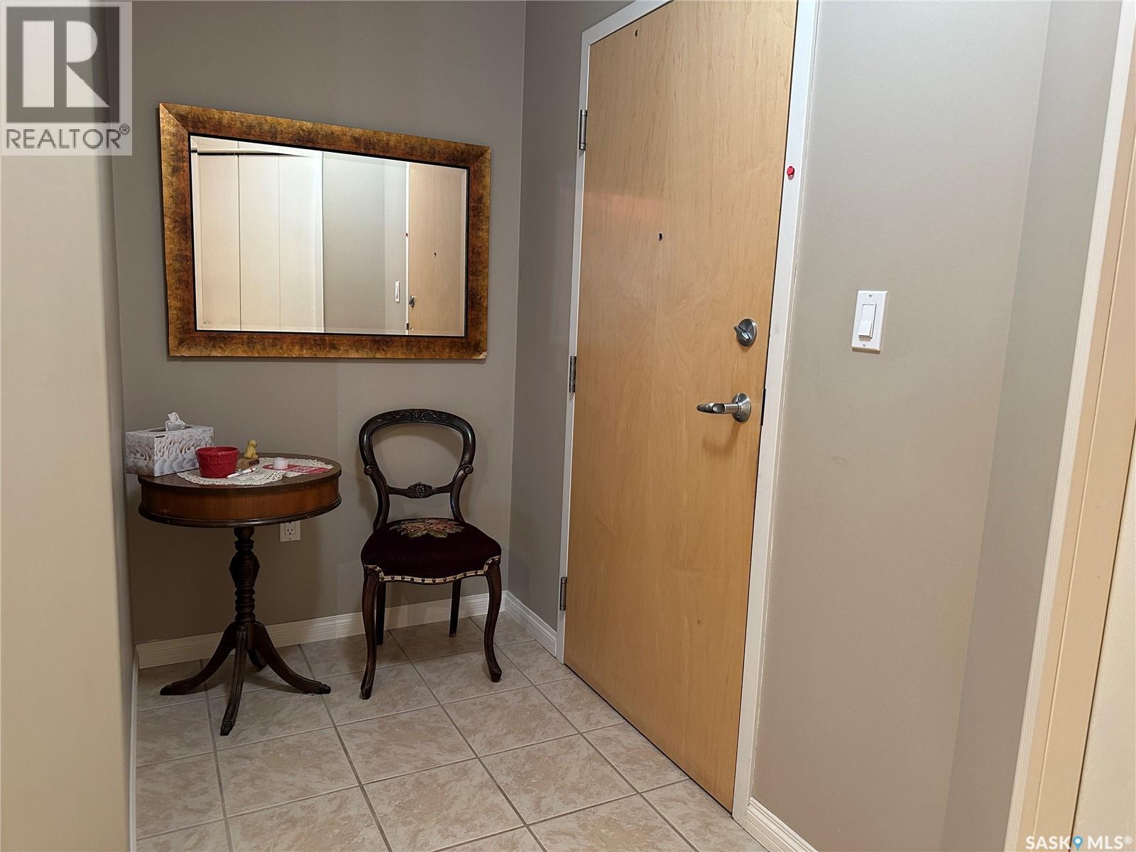 205 75 Souris Avenue, Weyburn, Saskatchewan  S4H 0C1 - Photo 2 - SK044626