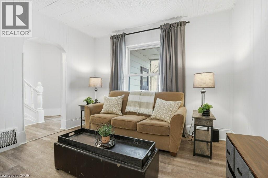 391 Douro Street, Stratford, Ontario  N5A 3S8 - Photo 3 - 40852748