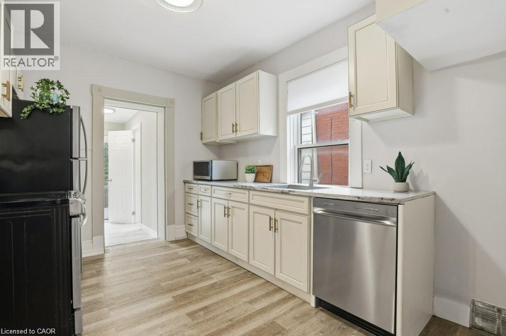 391 Douro Street, Stratford, Ontario  N5A 3S8 - Photo 5 - 40852748