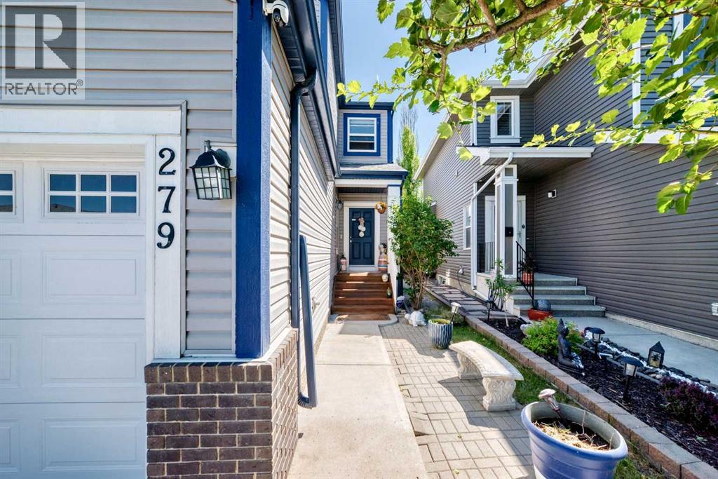 279 Copperpond Circle SE, Calgary, Alberta  T2Z 0R4 - Photo 2 - A2329183