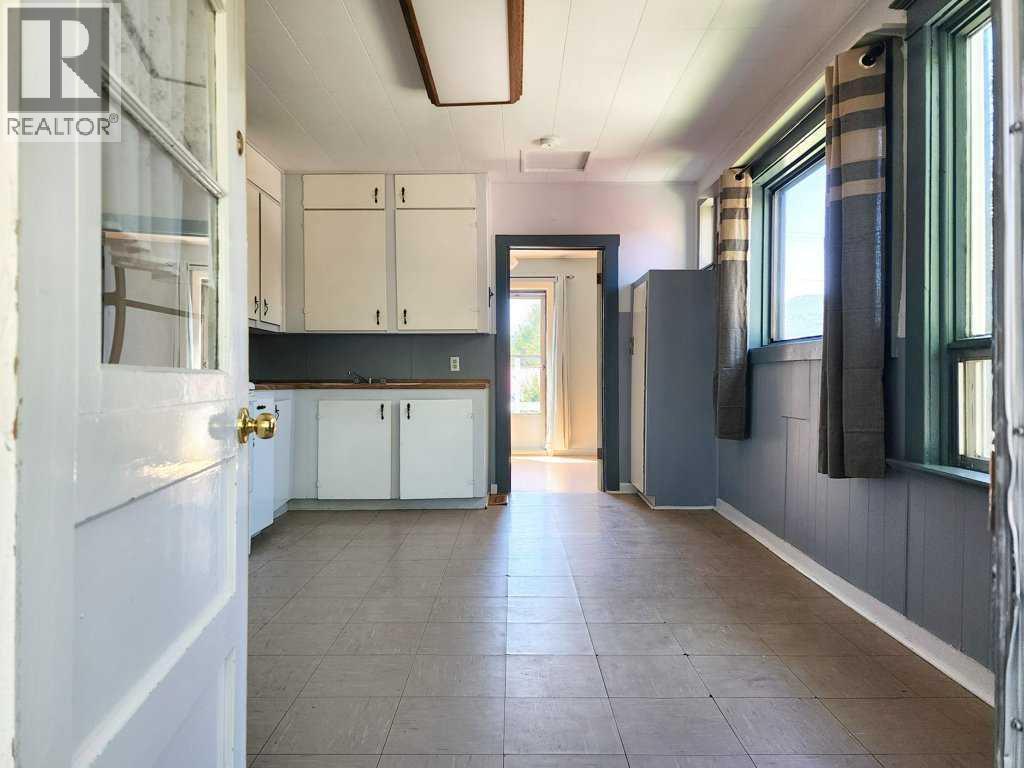 2229 210 Street, Bellevue, Alberta  T0K 0C0 - Photo 6 - A2329252