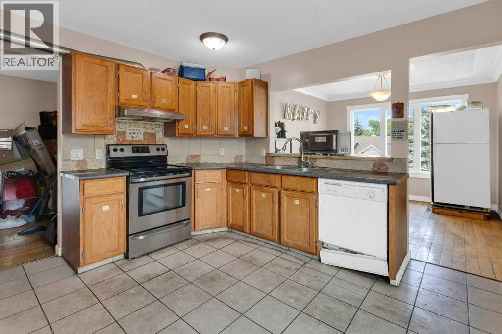 127 Scenic Cove Circle NW, Calgary, Alberta  T3L 1M5 - Photo 4 - A2334863
