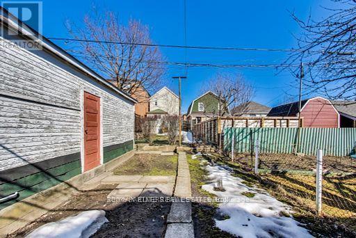 Upper 299 Robina Avenue E, Toronto, Ontario  M6C 3Z2 - Photo 27 - C13563530