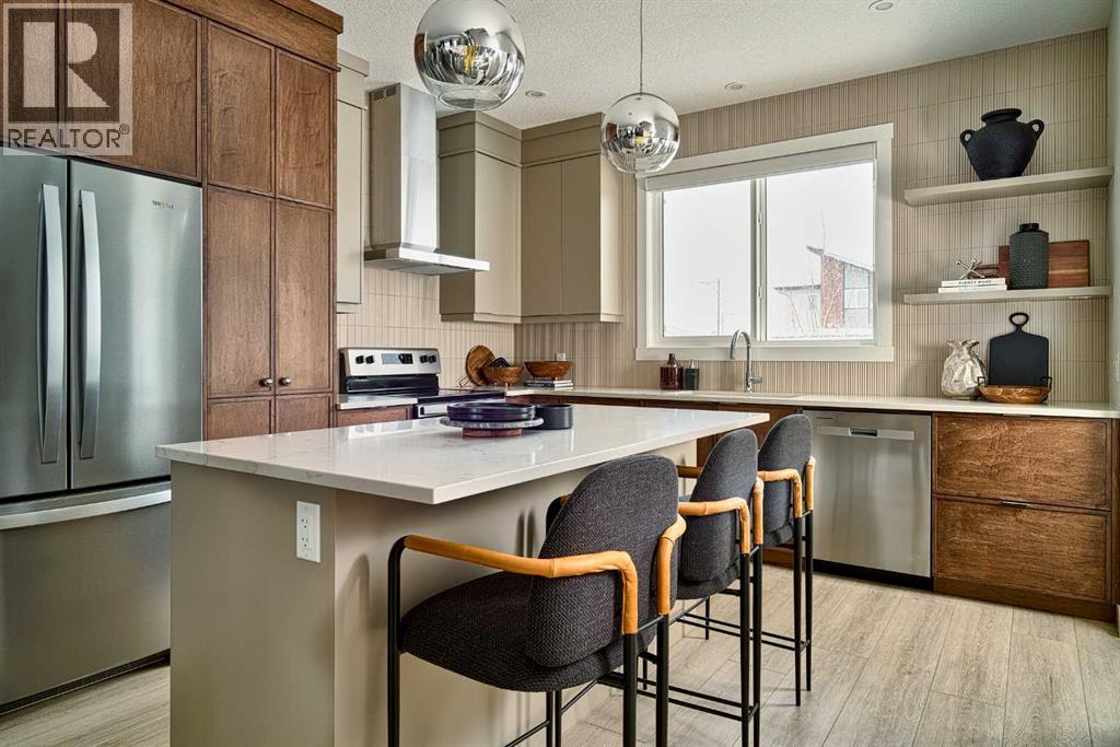 906 Chinook Winds Meadow Sw, Airdrie, Alberta  T4B 5P7 - Photo 2 - A2334734