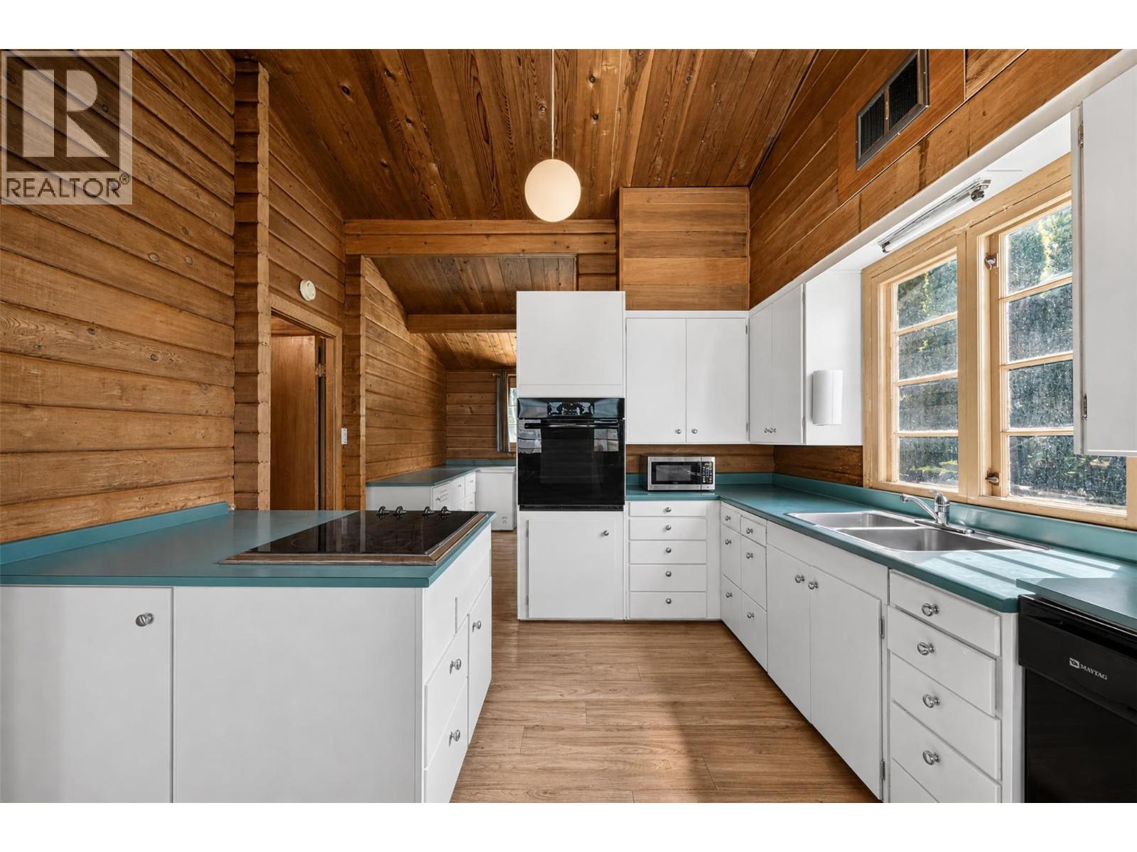 1260 16 Street NE, Salmon Arm, British Columbia  V1E 2V1 - Photo 14 - 10396903