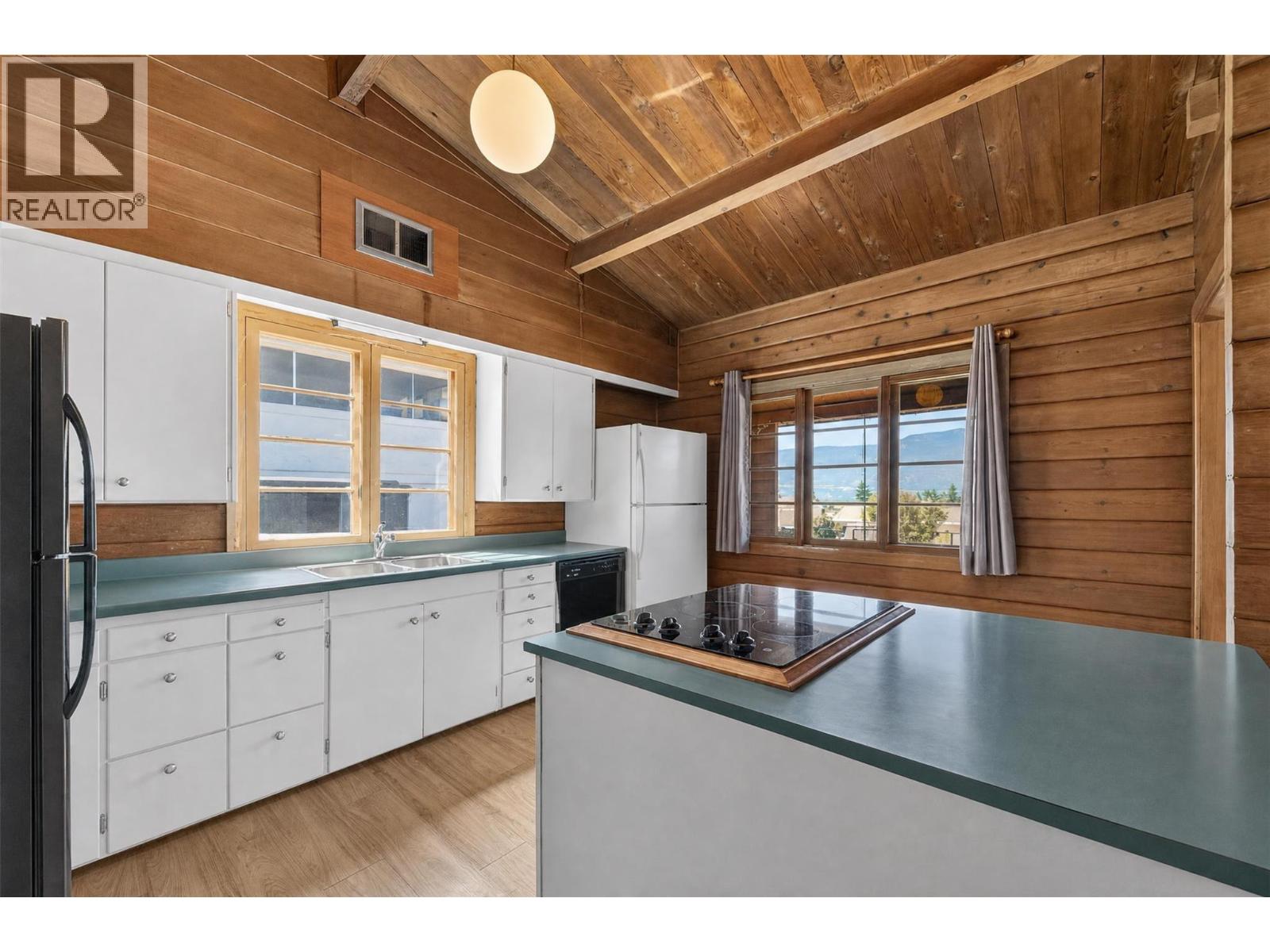 1260 16 Street NE, Salmon Arm, British Columbia  V1E 2V1 - Photo 15 - 10396903