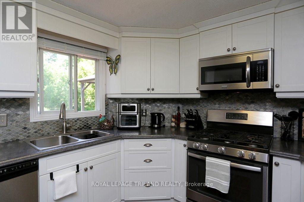 348 Shannon Boulevard, South Huron, Ontario  N0M 1T0 - Photo 18 - X13641912
