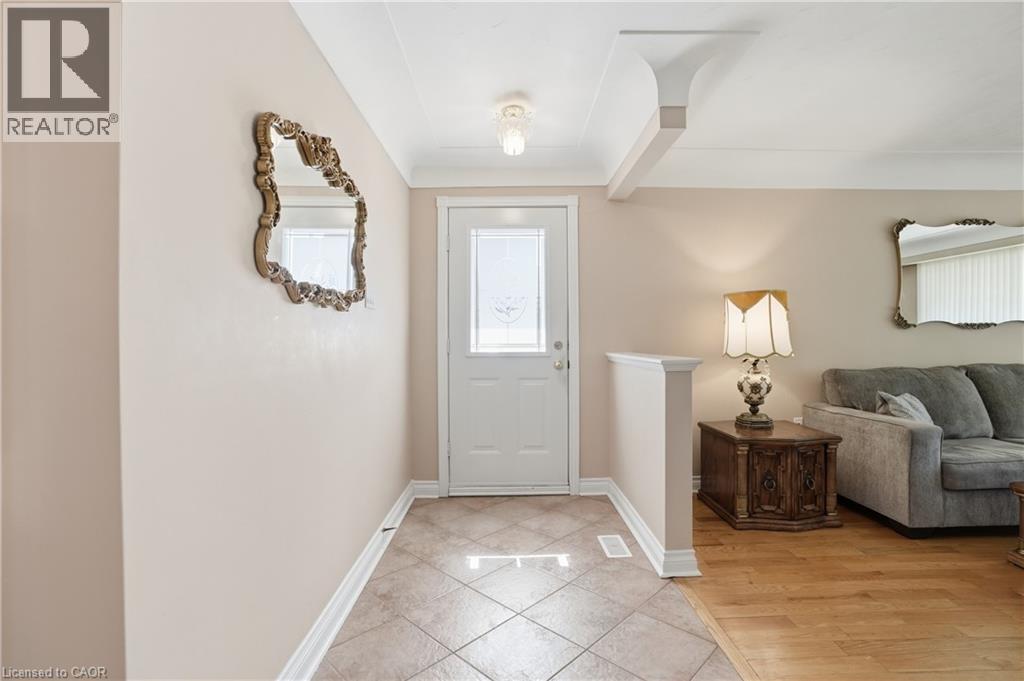 18 Pleasant Avenue, Stoney Creek, Ontario  L8G 2L2 - Photo 3 - 40843435