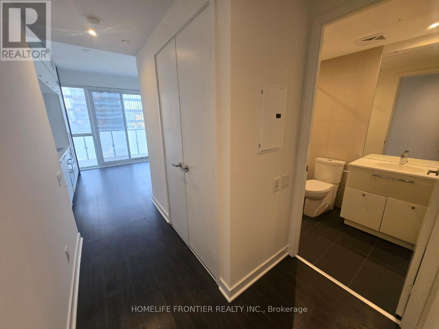 2106 - 15 Grenville Street, Toronto, Ontario  M4Y 0B9 - Photo 3 - C13642130