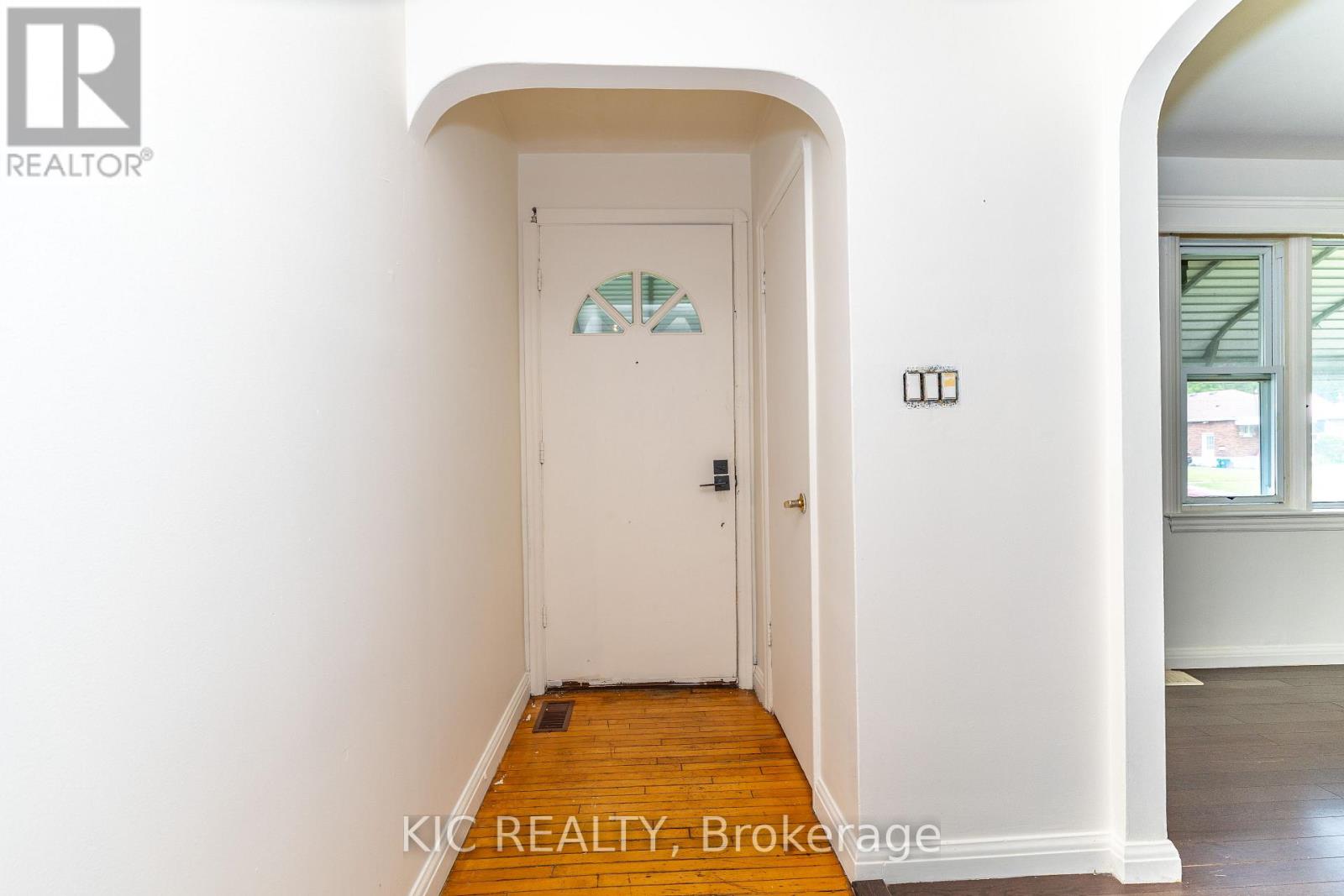 333 Cadillac Avenue S, Oshawa, Ontario  L1H 5Z9 - Photo 2 - E13642078