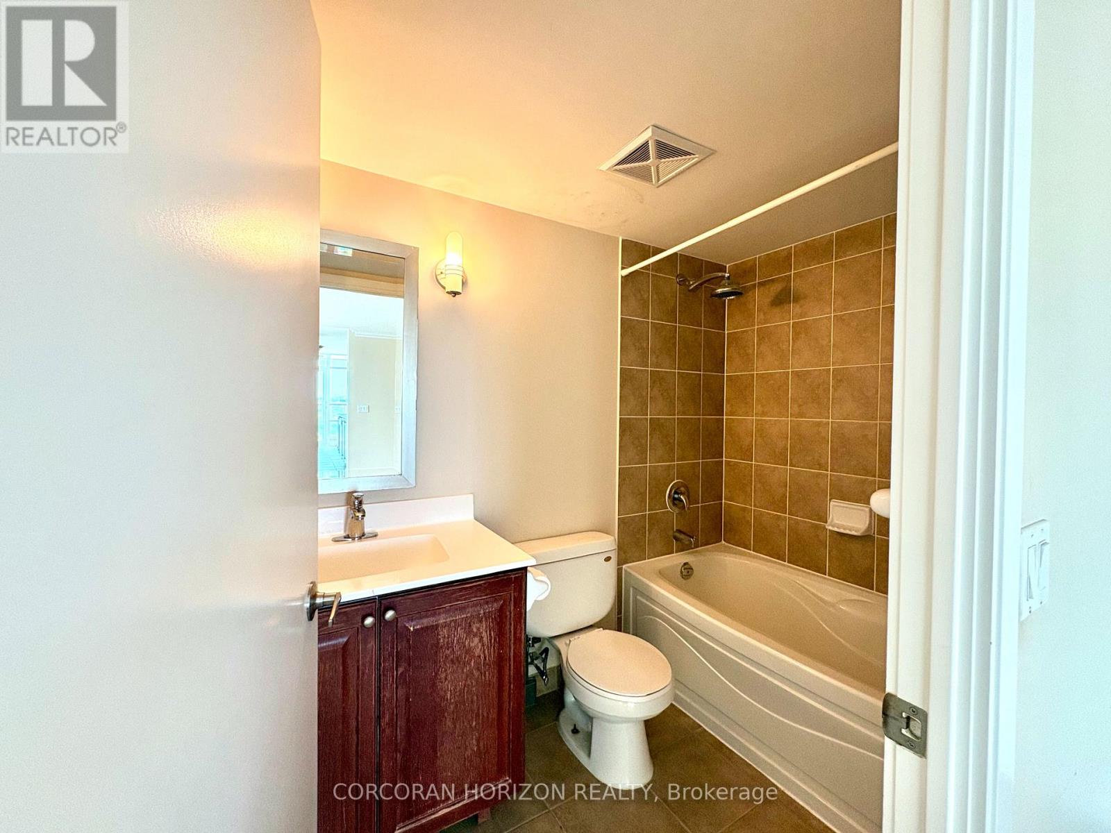 2518 - 238 Bonis Avenue, Toronto, Ontario  M1T 3W7 - Photo 6 - E13640840