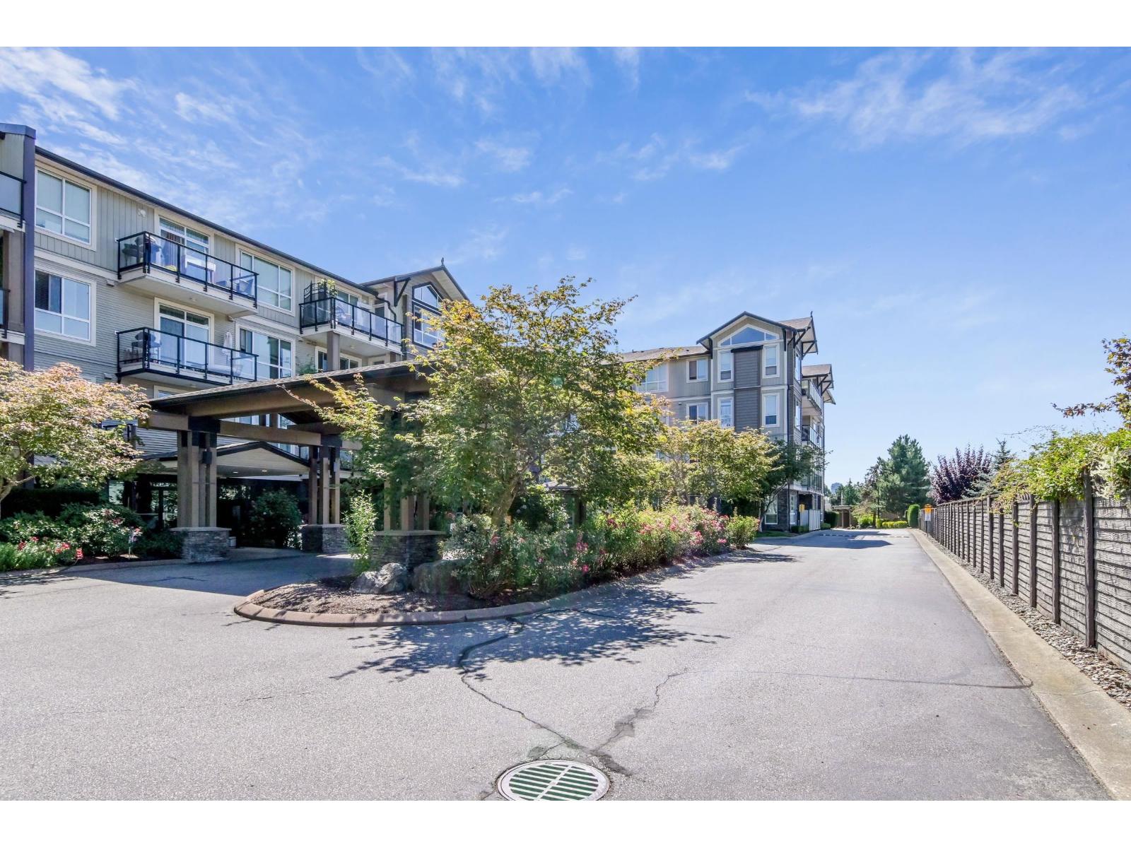 110 32729 Garibaldi Drive, Abbotsford, British Columbia  V2T 0A6 - Photo 2 - R3151992