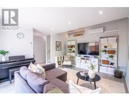 60 SPRINGFAIR AVENUE, Aurora, Ontario