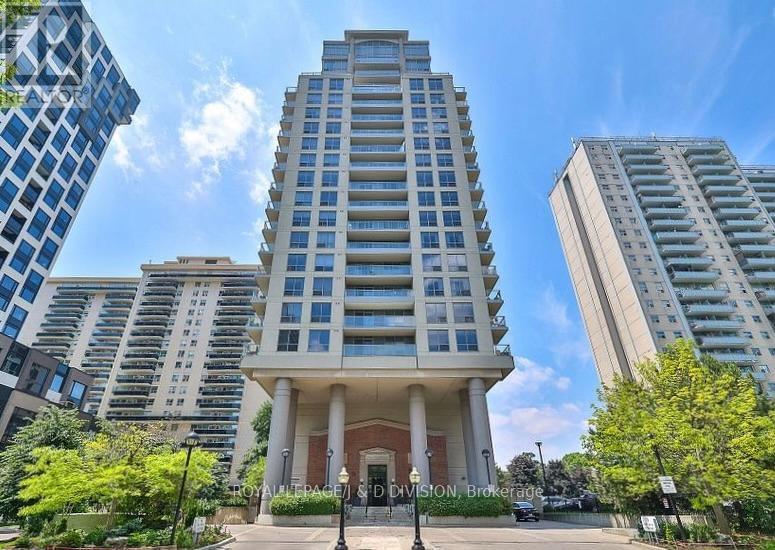<div class="slider-price">$719,000</div><p>503 - 70 High Park Avenue, Toronto, Ontario</p>