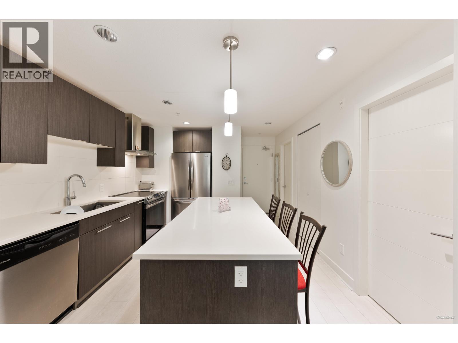 205 733 W 3rd Street, North Vancouver, British Columbia V7M 0C8 - Photo 10 - R3152973