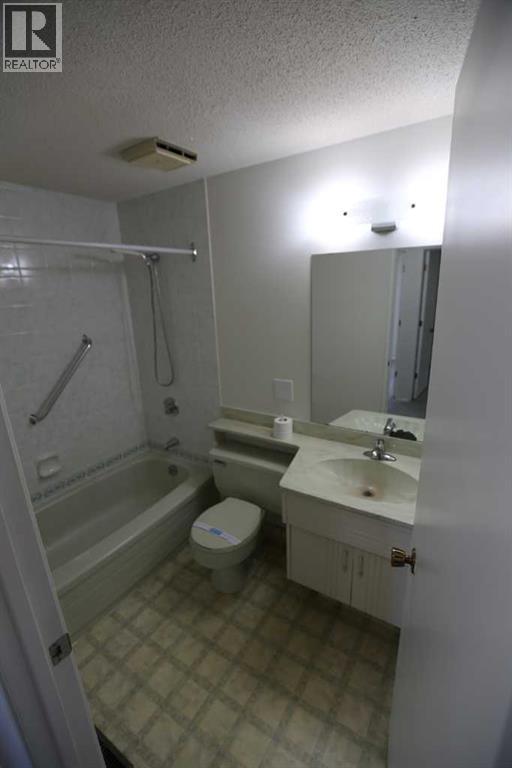 540 Varsity Estates Place NW, Calgary, Alberta  T3B 3C1 - Photo 21 - A2326211