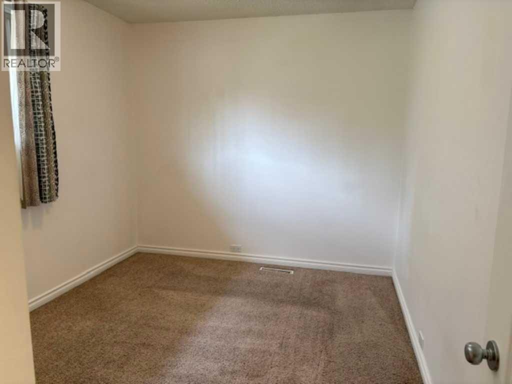 715 64 Avenue NW, Calgary, Alberta  T2K 0M3 - Photo 12 - A2332748