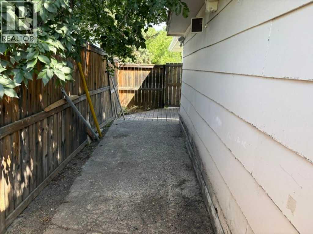 715 64 Avenue NW, Calgary, Alberta  T2K 0M3 - Photo 24 - A2332748