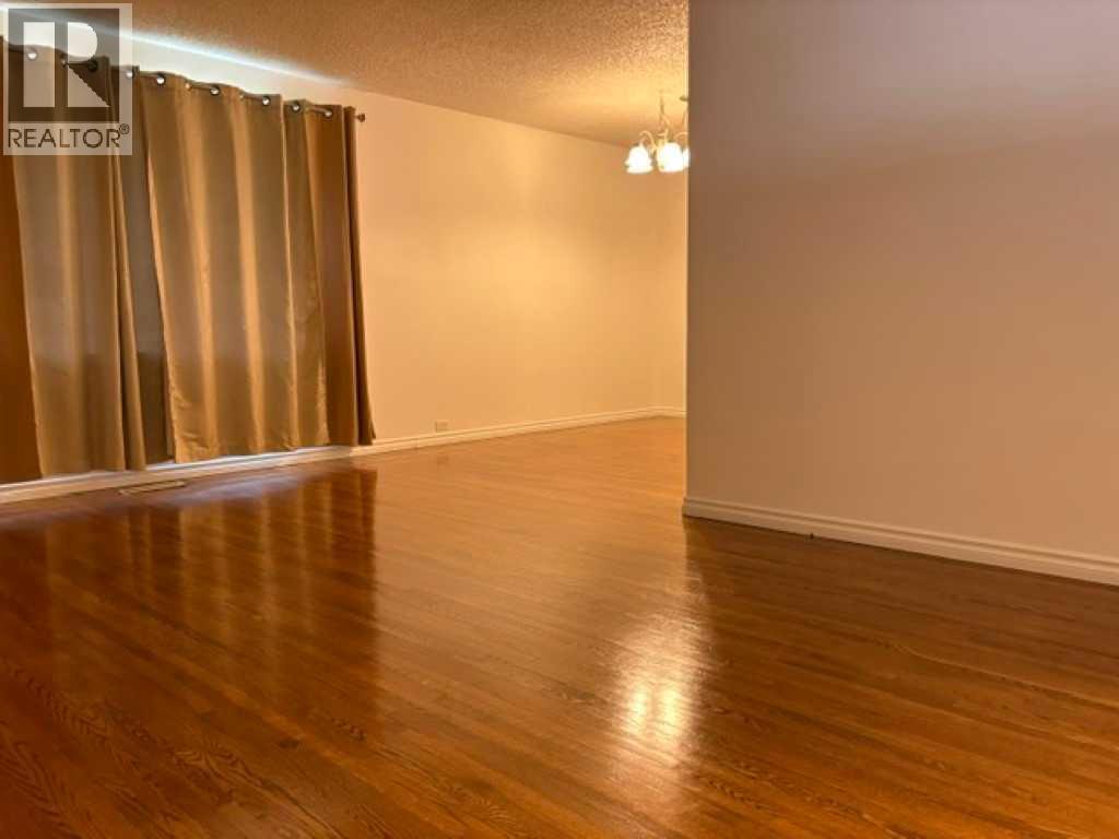 715 64 Avenue NW, Calgary, Alberta  T2K 0M3 - Photo 3 - A2332748