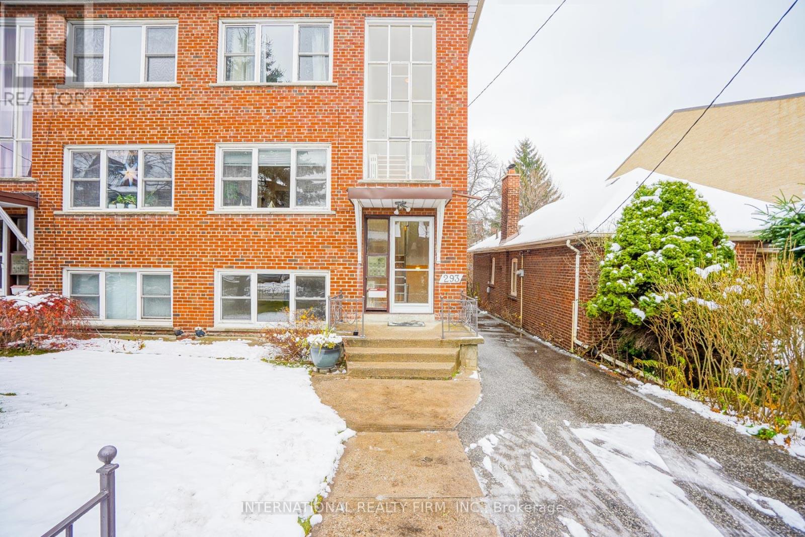 3 - 293 Indian Grove W, Toronto, Ontario  M6P 2H6 - Photo 2 - W13641966
