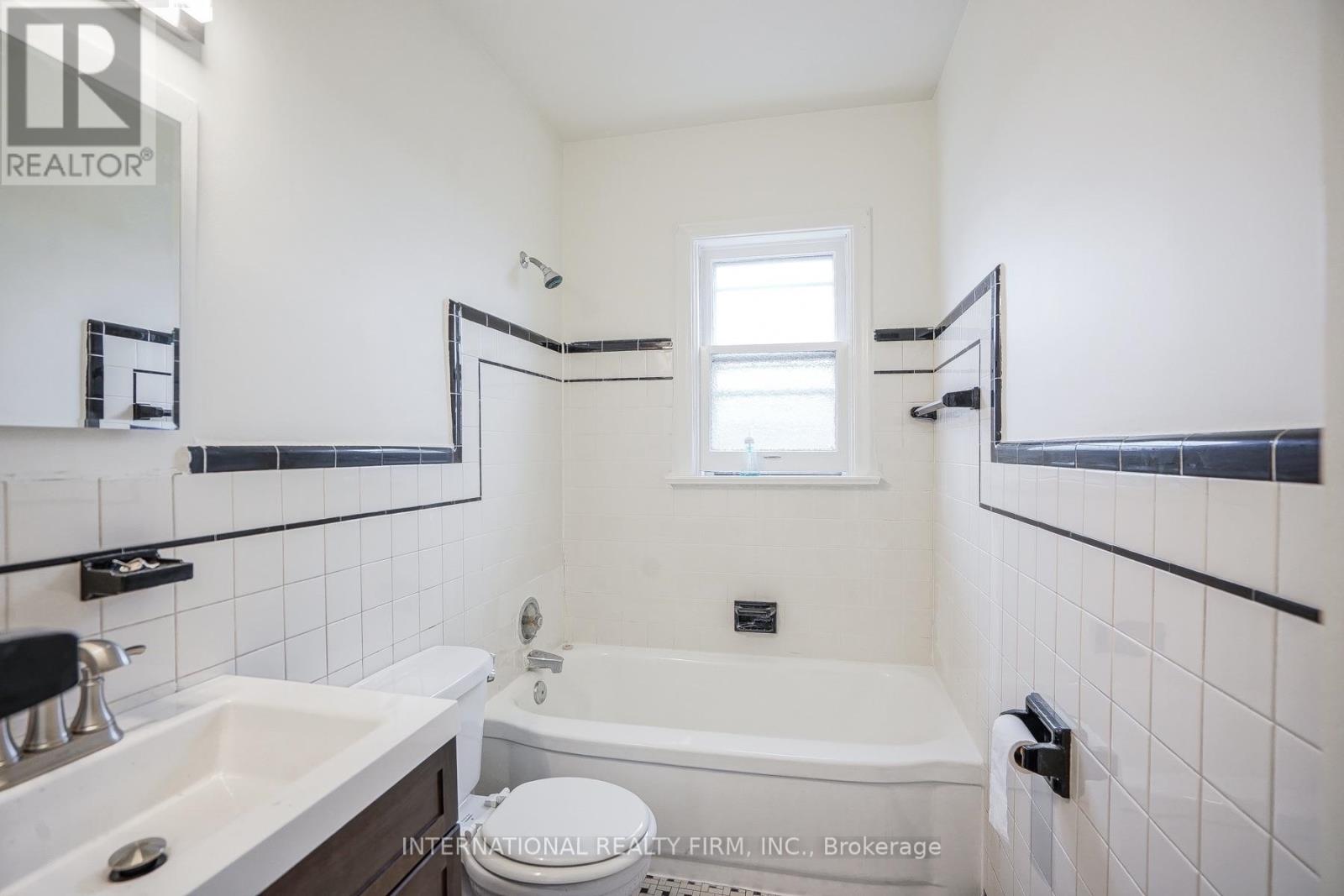 3 - 293 Indian Grove W, Toronto, Ontario  M6P 2H6 - Photo 6 - W13641966