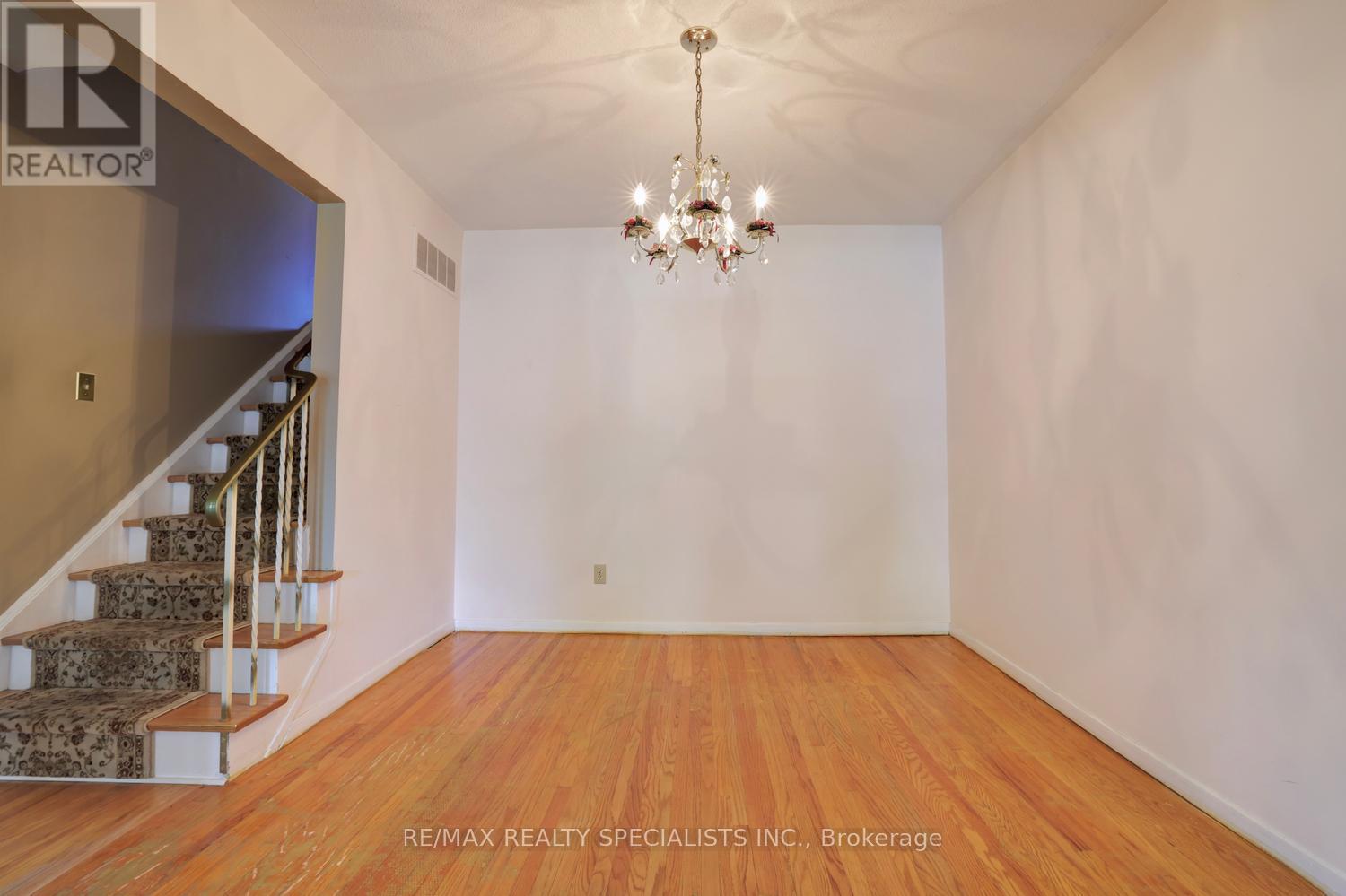 2458 Barcella Crescent, Mississauga, Ontario  L5K 1E2 - Photo 11 - W13642072