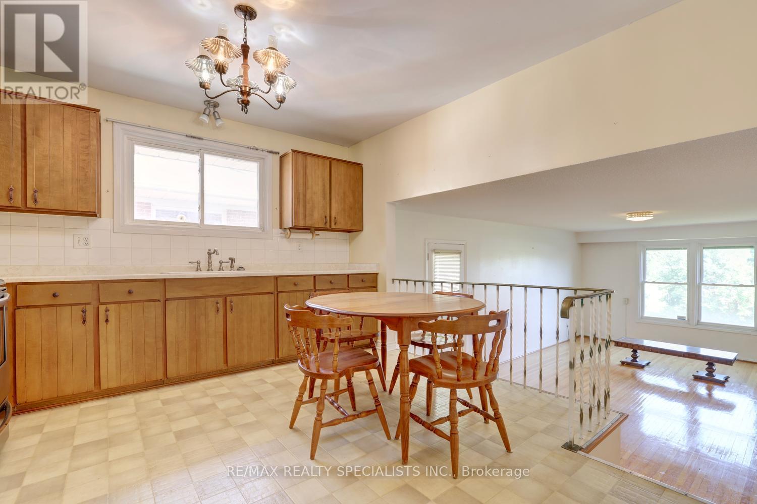 2458 Barcella Crescent, Mississauga, Ontario  L5K 1E2 - Photo 13 - W13642072