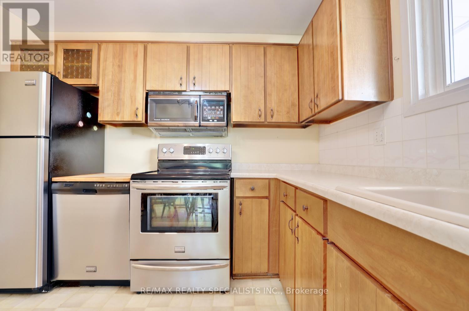 2458 Barcella Crescent, Mississauga, Ontario  L5K 1E2 - Photo 14 - W13642072