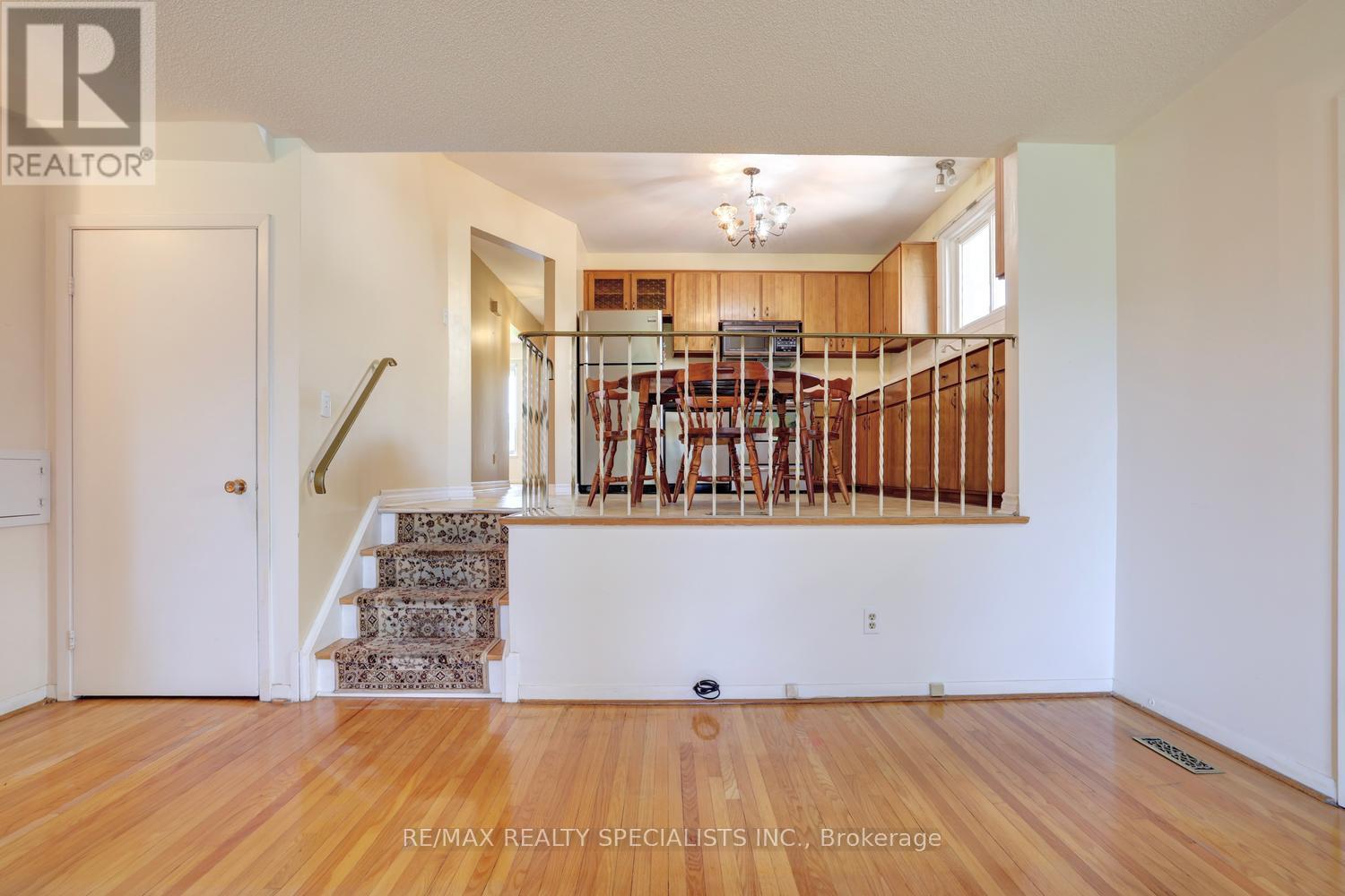 2458 Barcella Crescent, Mississauga, Ontario  L5K 1E2 - Photo 17 - W13642072