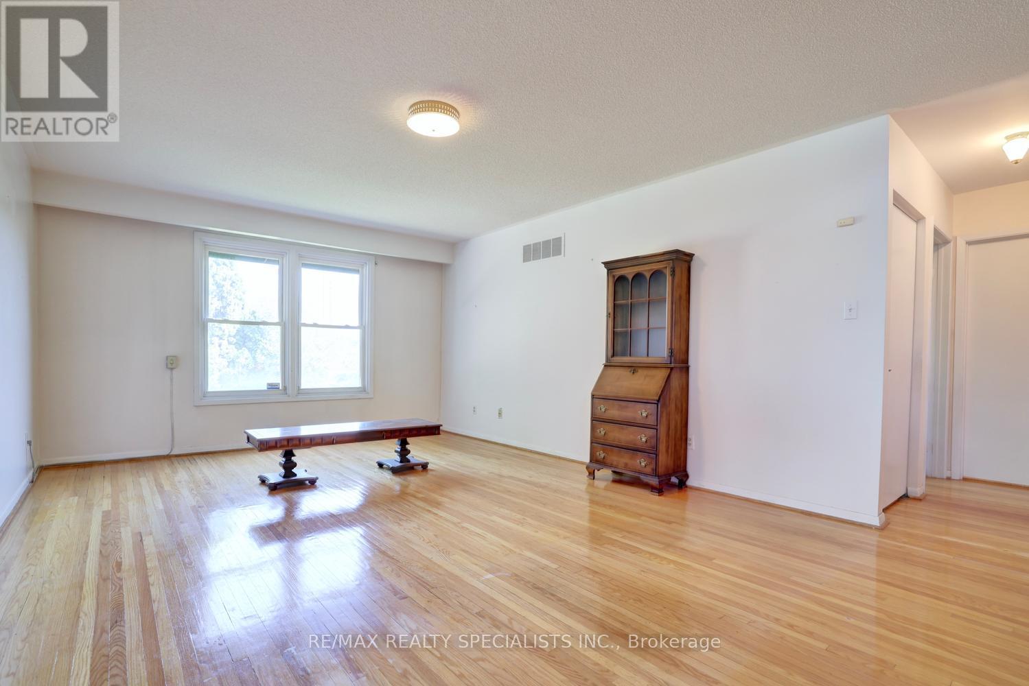 2458 Barcella Crescent, Mississauga, Ontario  L5K 1E2 - Photo 19 - W13642072